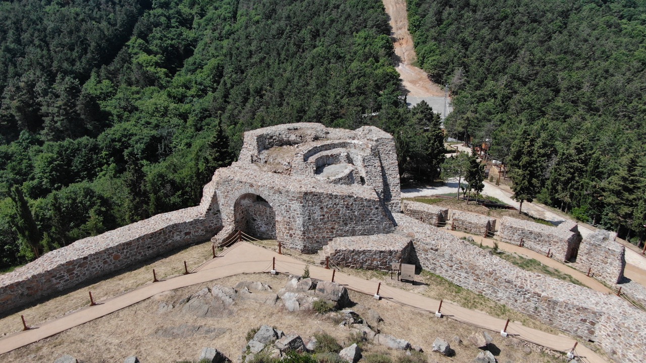 Burçlar ve Özgün Kale Kapısı